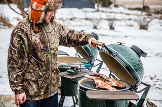 Kan man grilla med en kamadogrill vintertid?